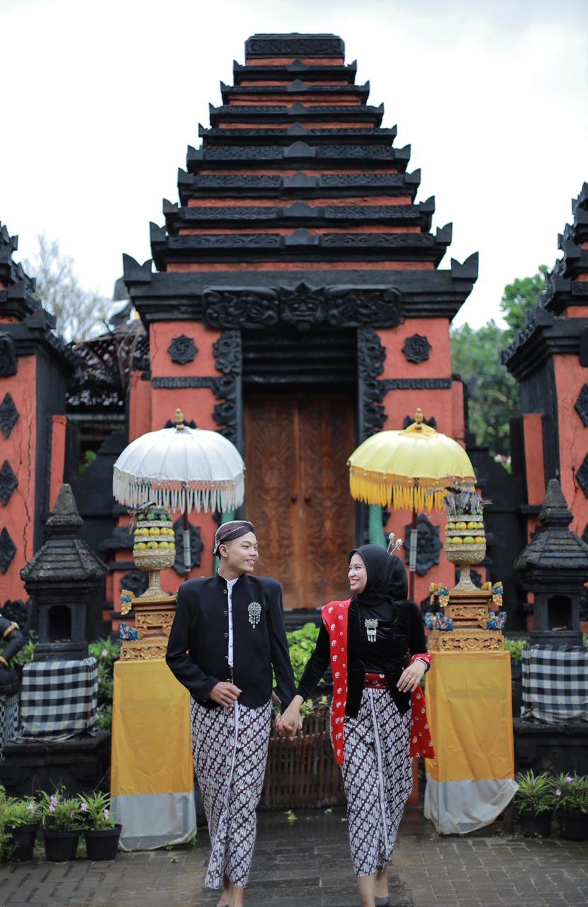 Fahrul & Desi Love Story